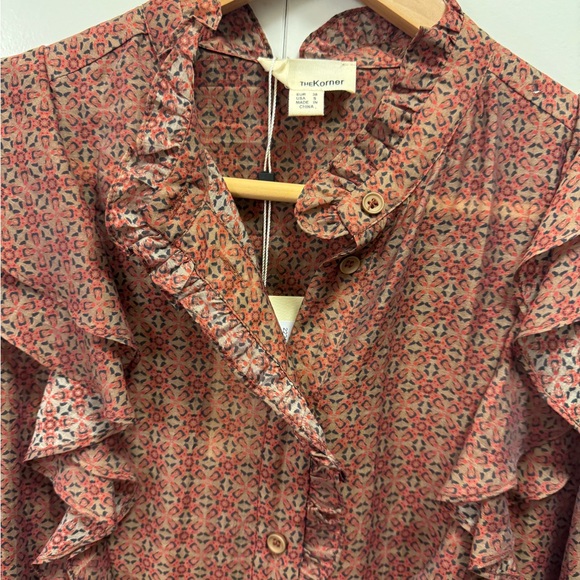 Floral Ruffle Blouse - Picture 2 of 3